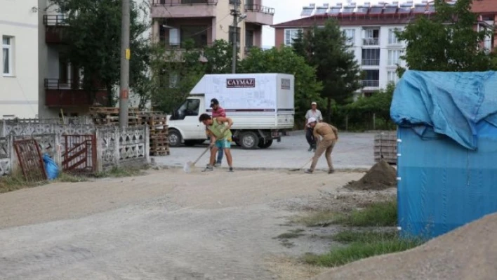 TAŞKÖPRÜ SOKAK ARAÇ YOLU YENİDEN DÜZENLENİYOR