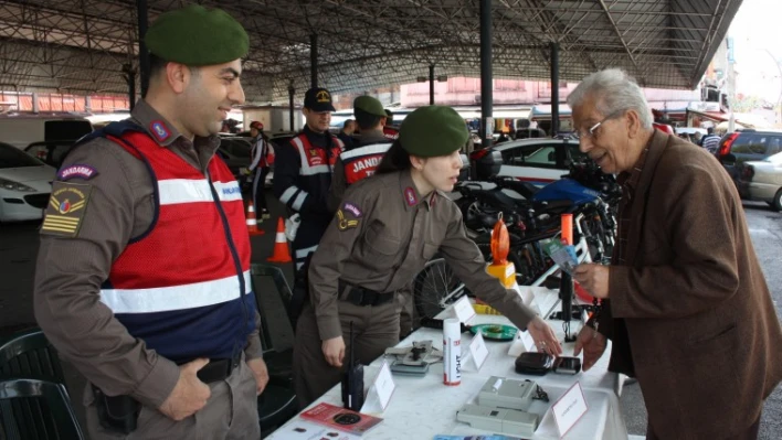 Trafik haftasında farkındalık standı