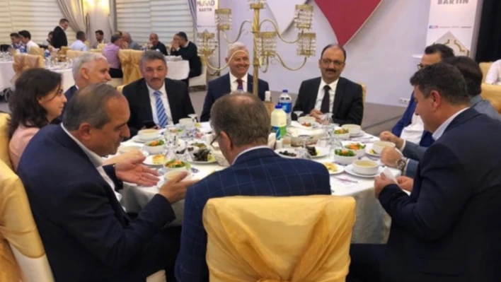 MÜSİAD üyeleriyle iftarda buluştu