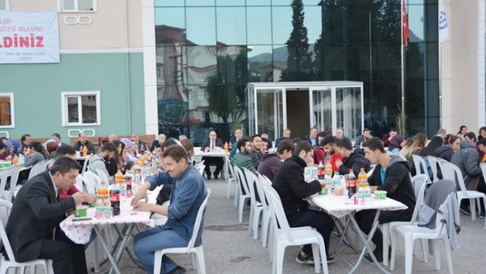 ULUS BELEDİYESİNDEN ANLAMLI YEMEK