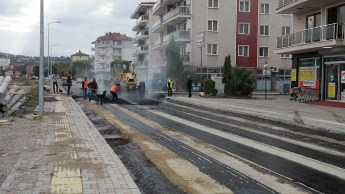 ELMALIK SOKAK'TA ASFALT ÇALIŞMALARI DEVAM EDİYOR