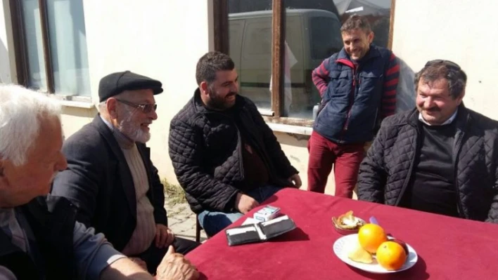 Para dolu cüzdanı sahibine teslim etti