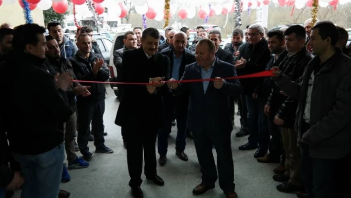 Kurdelayı Akın kesti