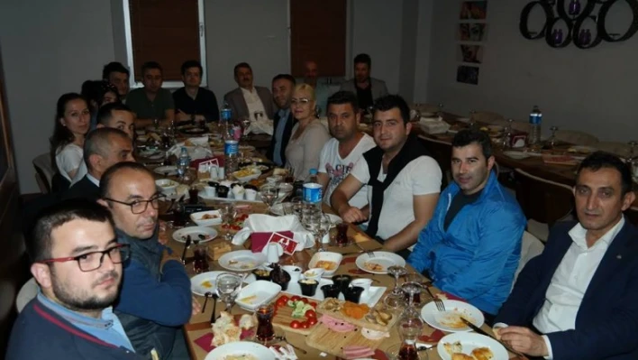 GAZETECİLER BİRLİKTE SAHUR YAPTI