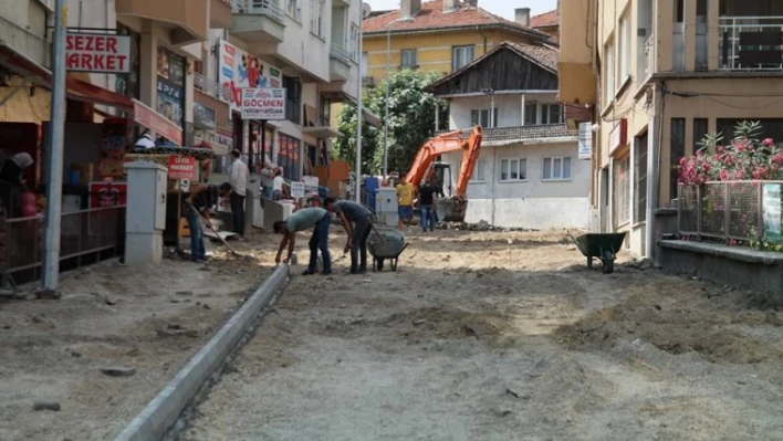 MAHMUT AKCAN CADDESİNDE DÜZENLEME ÇALIŞMALARI BAŞLADI