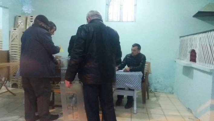 ESKİHAMİDİYE'DE KOZCAĞIZ REFERANDUMU