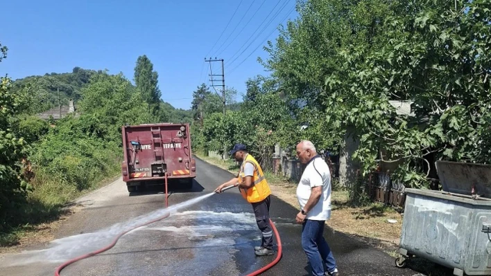 Gürgenpınarı'nda yol ve kaldırımlar yıkandı