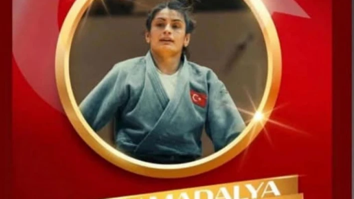 Hasret Bozkurt'tan Türkiye'ye Altın Gurur