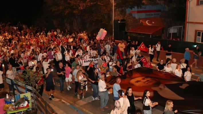 İnkumu'nda Zafer Bayramı Coşkusu
