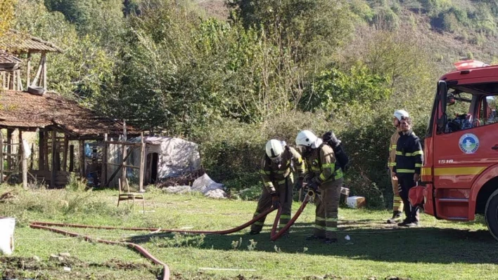 İtfaiye ekipleri, saha tatbikatında görev başındaydı