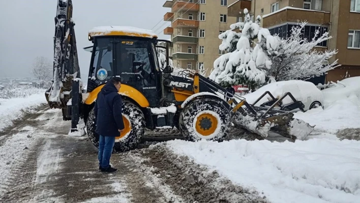 Karla mücadele için 19 araç, 300 kişilik ekip seferber oldu