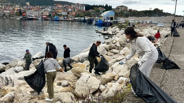 Kurucaşile'de Sahil Temizliği Yapıldı