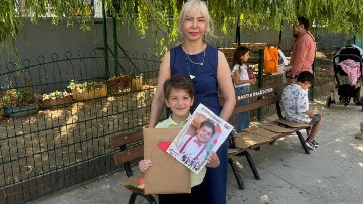Minik Kayra'nın karne sevinci