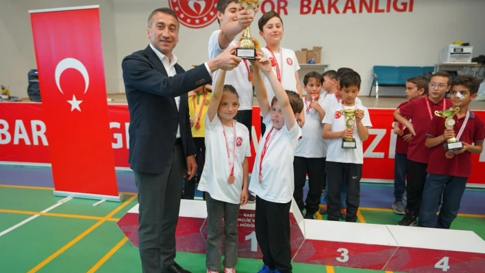 Minik satranççılar hamleleriyle yarıştı