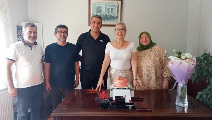 Nihal Karaman Bir Yaş Daha Gençleşti!