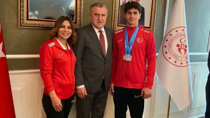 Özel Sporcular Gençlik ve Spor Bakanının Konuğu Oldu