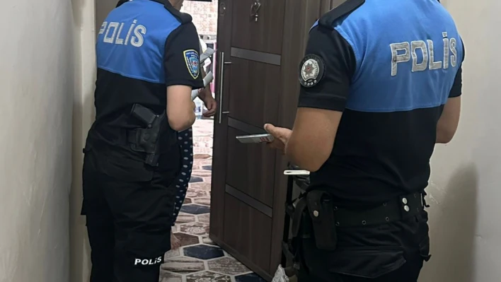 Polisten mahalle mahalle dolandırıcılık ve hırsızlık uyarısı