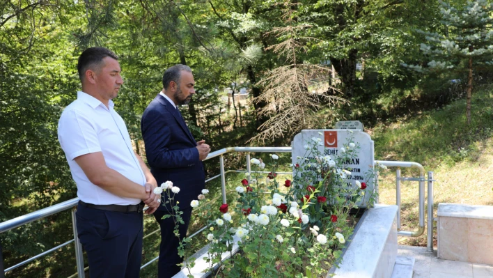 Rektör Akkaya'dan 15 Temmuz şehidimiz Mustafa Yaman'ın kabrine ziyaret