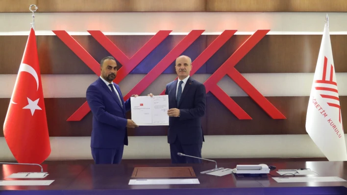 Rektör Akkaya mazbatasını aldı