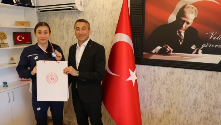 Şampiyonlar Akkaş'ı ziyaret etti