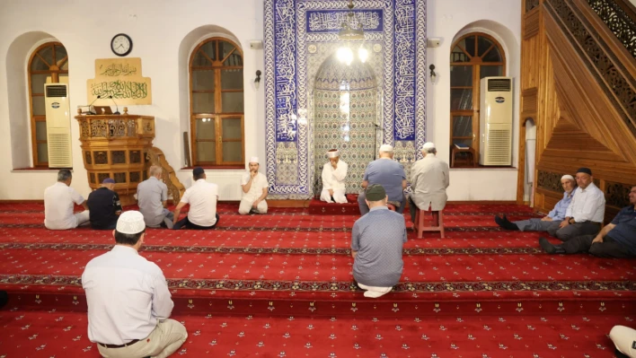 Şehitlerimiz için sabah namazında buluştular