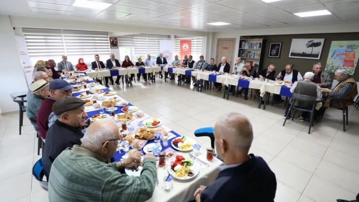  'Ulu Çınarlarımıza Minnettarız'