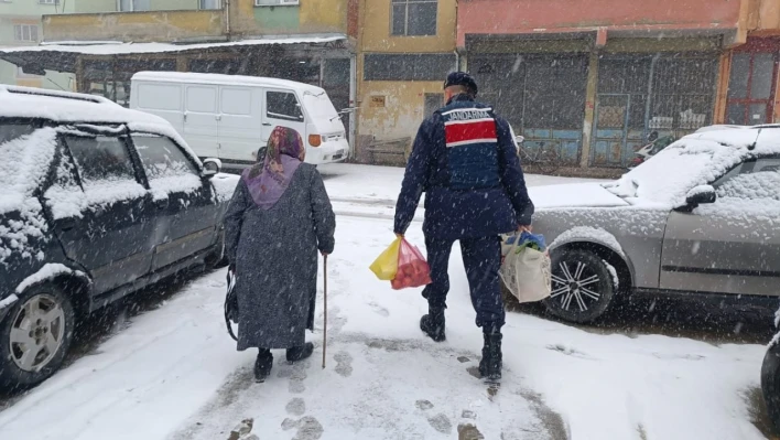 Ulus'ta kolluk kuvvetleri vatandaşın yanında