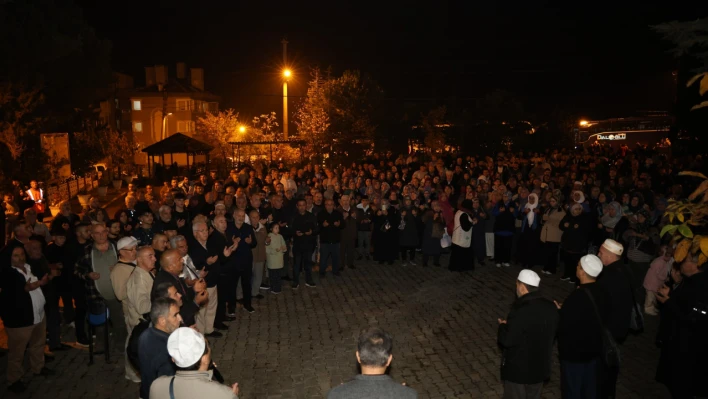 Umreciler Dualarla Uğurlandı