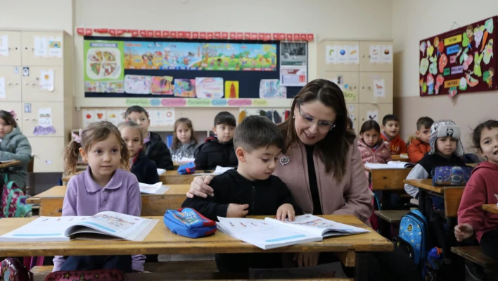 Vali Arslan Akçalı ve Epçiler'de okulları gezdi