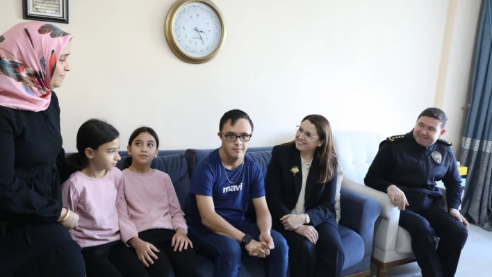 Vali Arslan, Özel Gereksinimli Bireyleri Evlerinde Ziyaret Etti