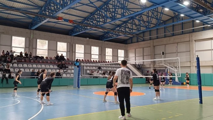 Voleybol'da şampiyon Gündoğdu (A) Spor Kulübü