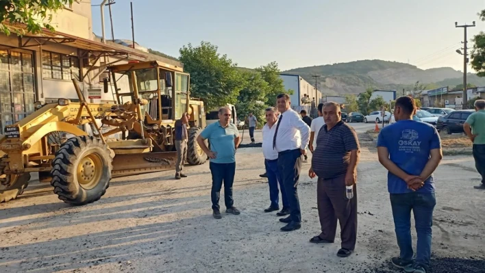 Yalçınkaya asfalt çalışmalarını yerinde takip etti
