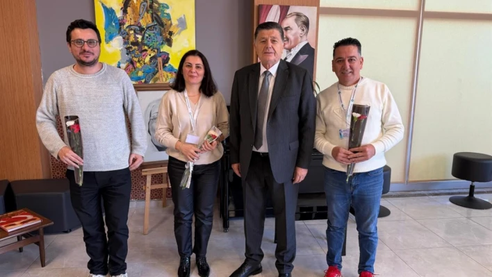 Yalçınkaya'dan Öğretmenlere Karanfil