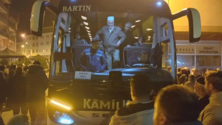 Yeni yılın ilk Umrecileri dualarla yolcu edildi