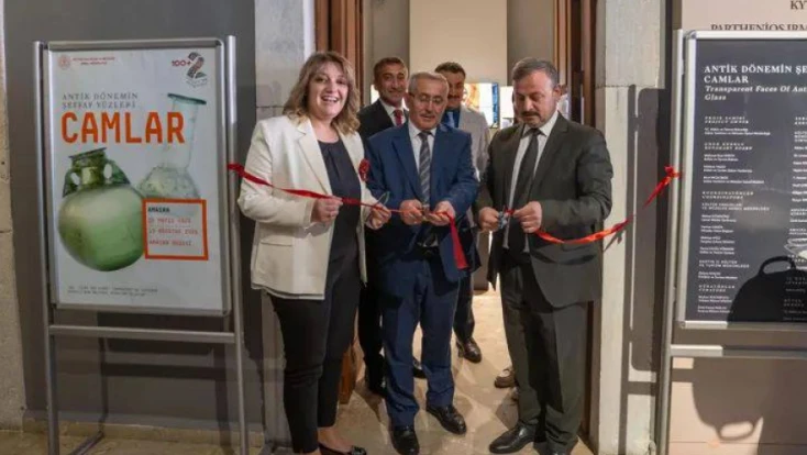 “Antik Dönemin Şeffaf Yüzleri: Camlar” ziyarete açıldı