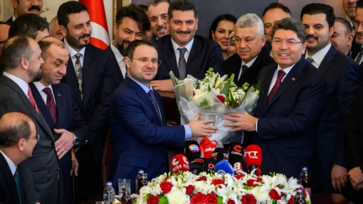 Tunç Görevi Devretti