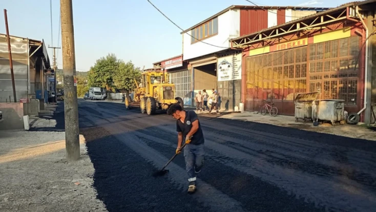 Yalçınkaya asfalt çalışmalarını yerinde takip etti