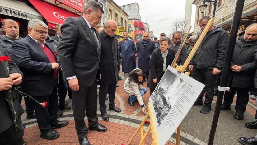 Bartın Belediyesi Deprem Şehitlerini Dualar ve Karanfillerle Andı