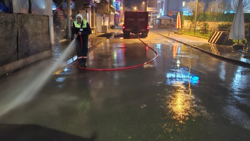 Cadde ve Kaldırımlar Baştan Sona Yıkandı