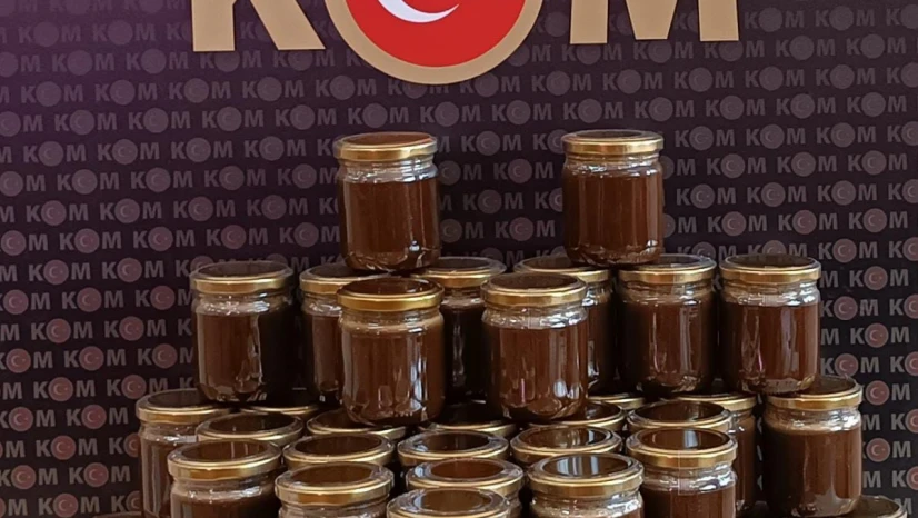 Çok sayıda cinsel içerikli ürün ele geçirildi