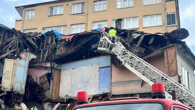 Çömeler Sokak'taki Metruk Bina Yıkıldı