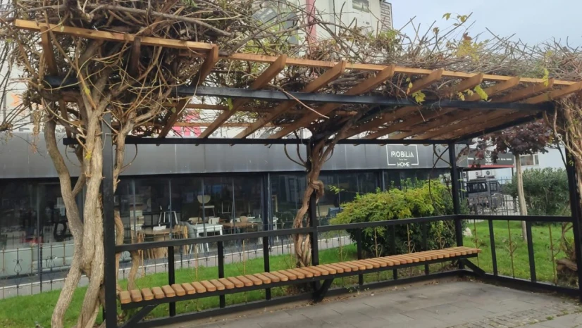 Cumhuriyet Meydanı'ndaki Kent Mobilyaları Yenilendi