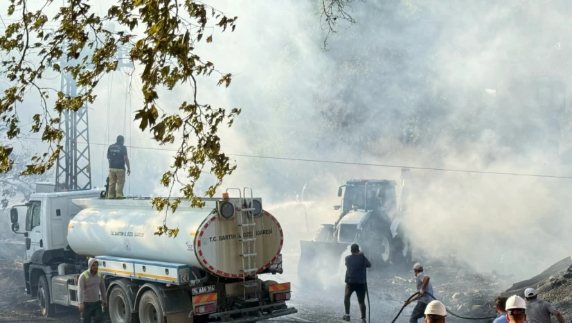 Eldeş Köyü'nde 2 Ev ve 2 Samanlık Alevlere Teslim Oldu