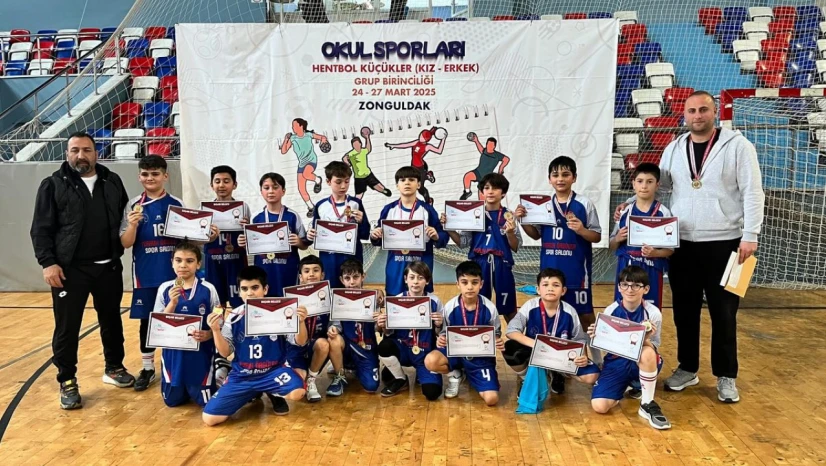 Fatih Ortaokulu Hentbol Takımı yarı finalde