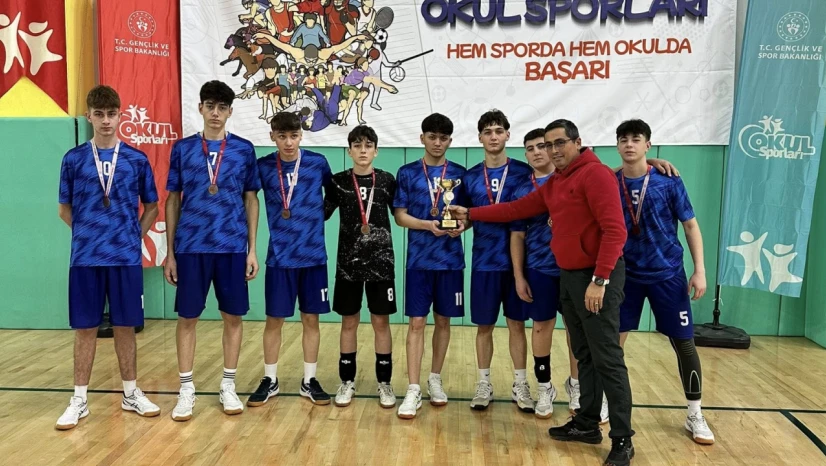 Genç Voleybolcular Şampiyonluk İçin Ter Döktü