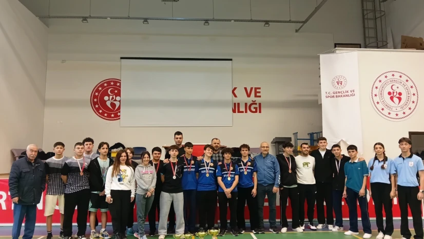 Gençler Masa Tenisinde Kıyasıya Mücadele