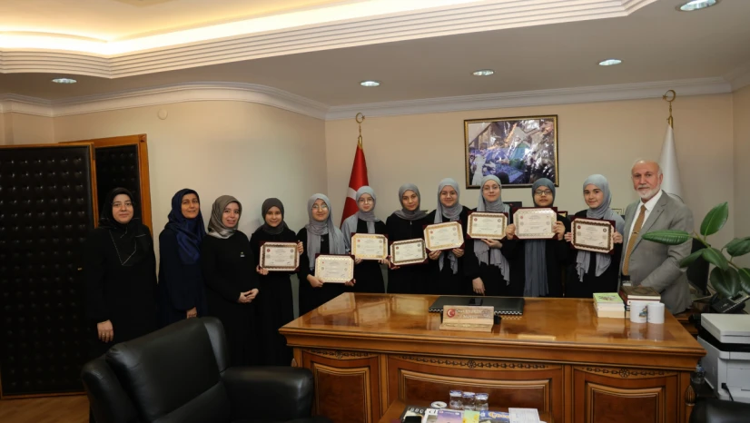 Hafızlara Belgeleri Takdim Edildi