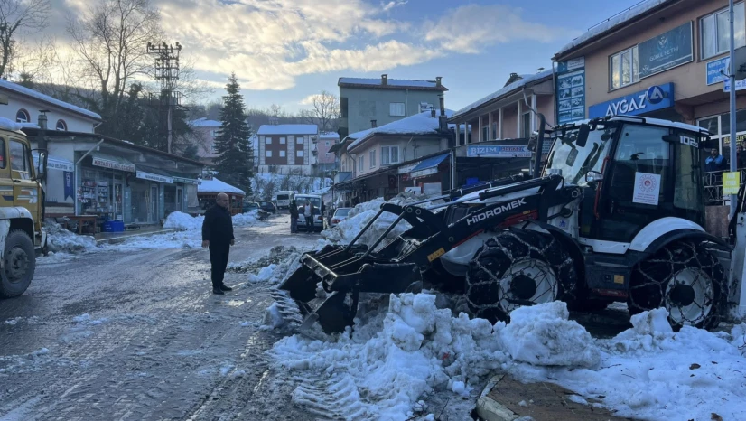 Hasankadı'da 1,5 Metrelik Karla Yoğun Mücadele
