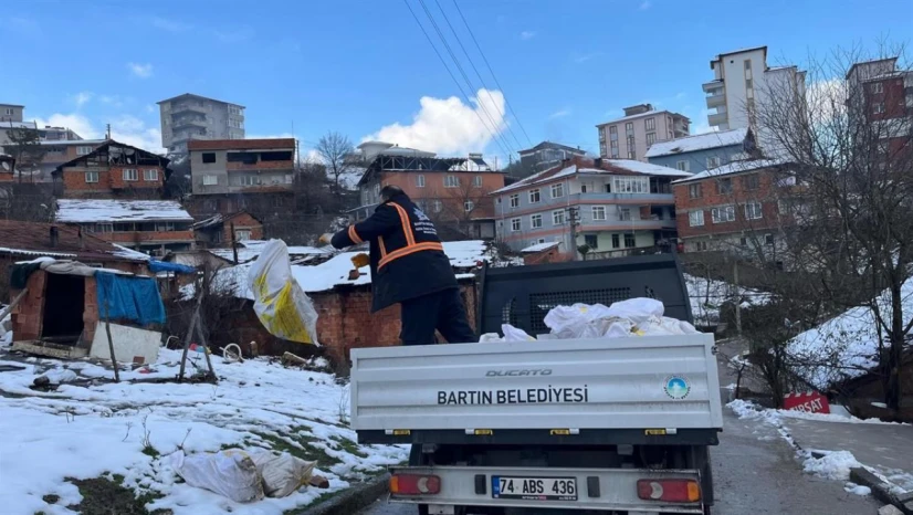İhtiyaç Sahiplerine Odun Yardımı Sürüyor