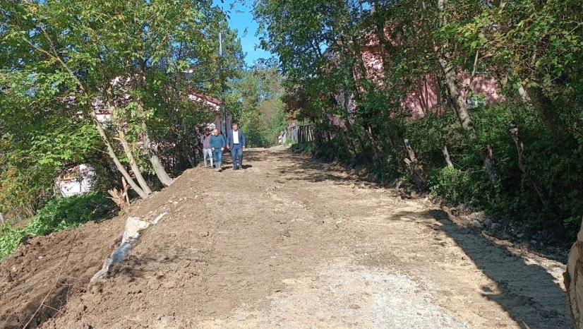 Köy yollarında hummalı çalışma